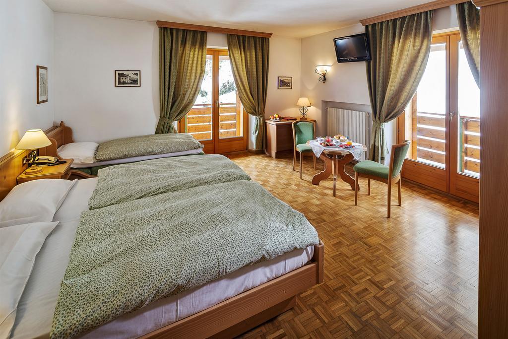 Hotel Piccolo Pocol Cortina dʼAmpezzo Rum bild