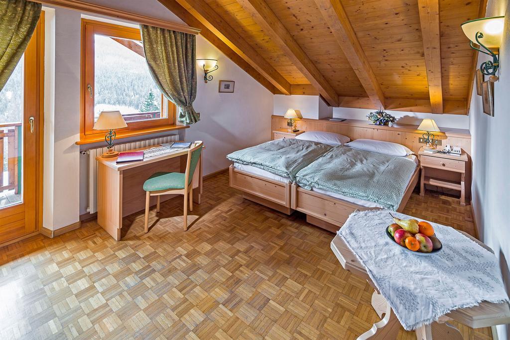 Hotel Piccolo Pocol Cortina dʼAmpezzo Rum bild